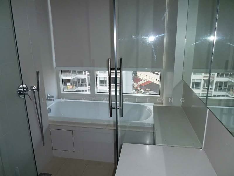 The Sea View, 31 Amber Road, 3 Bedrooms, 1,410 sqft, Condominium For Rent, by Lim Yew Cheong, 19529576 - master shower cubicle - PropertyGuru.com.sg