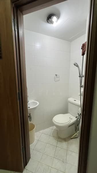 Palm Gardens, 2C Hong San Walk, 3 Bedrooms, 1,216 sqft, Condominium For Rent, by Julie Cheak, 19538465 - PropertyGuru.com.sg