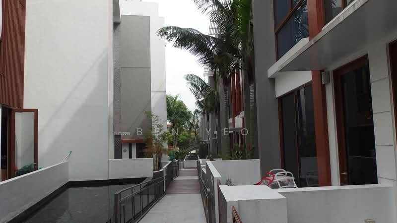 Verdana Villas @ Serangoon Garden, 42 Grace Walk, 5 Bedrooms, 4,700 sqft, Cluster House For Sale, by Ben Yeo, 19541872 - Walkway@Verdana Villas - PropertyGuru.com.sg