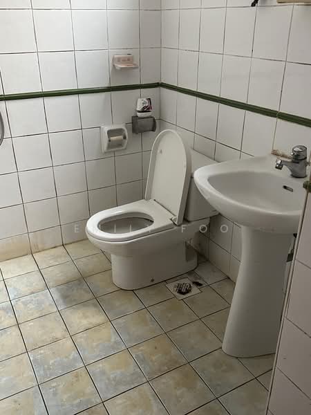 Sunshine Lodge, 510 Upper Serangoon Road, Room Rental, 180 sqft, Apartment For Rent, by Emily Foo, 19569753 - Common Toilets - PropertyGuru.com.sg