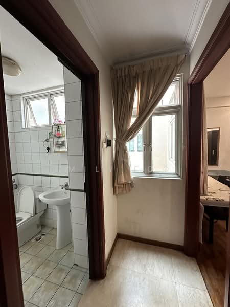 Sunshine Lodge, 510 Upper Serangoon Road, Room Rental, 180 sqft, Apartment For Rent, by Emily Foo, 19569753 - Common Bedroom Beside Toilets - PropertyGuru.com.sg