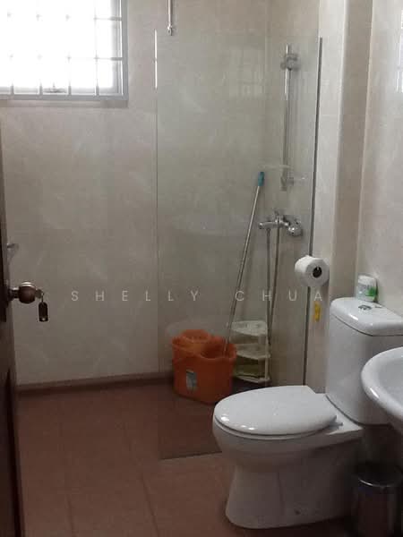 Pebble Lane, 3 Pebble Lane, Room Rental, 300 sqft, Corner Terrace For Rent, by Shelly Chua, 19579625 - Common toilet - PropertyGuru.com.sg