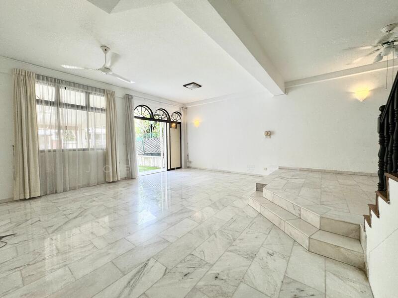 For Rent - Somerset Orchard Spacious 3 Storey House