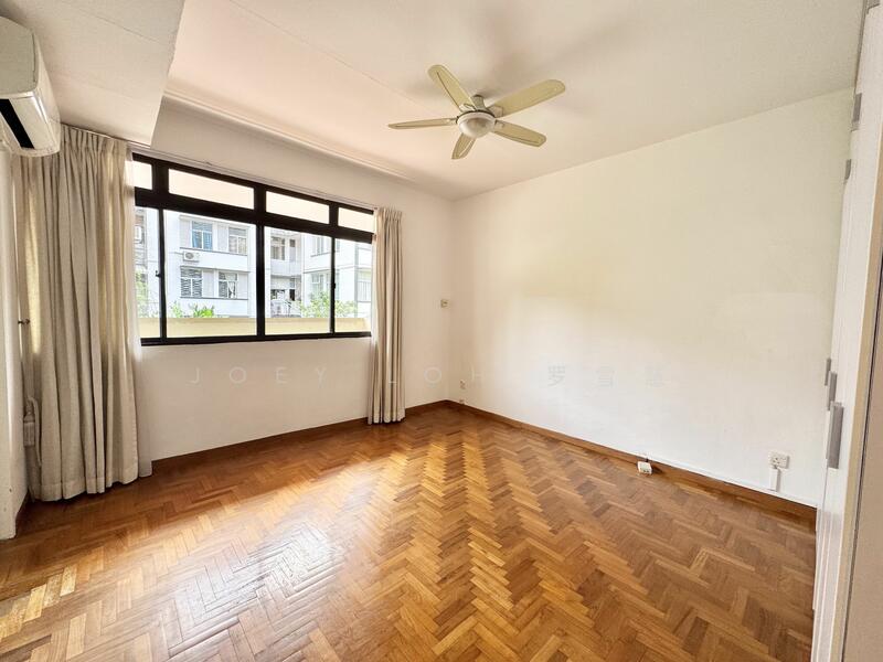 For Rent - Somerset Orchard Spacious 3 Storey House