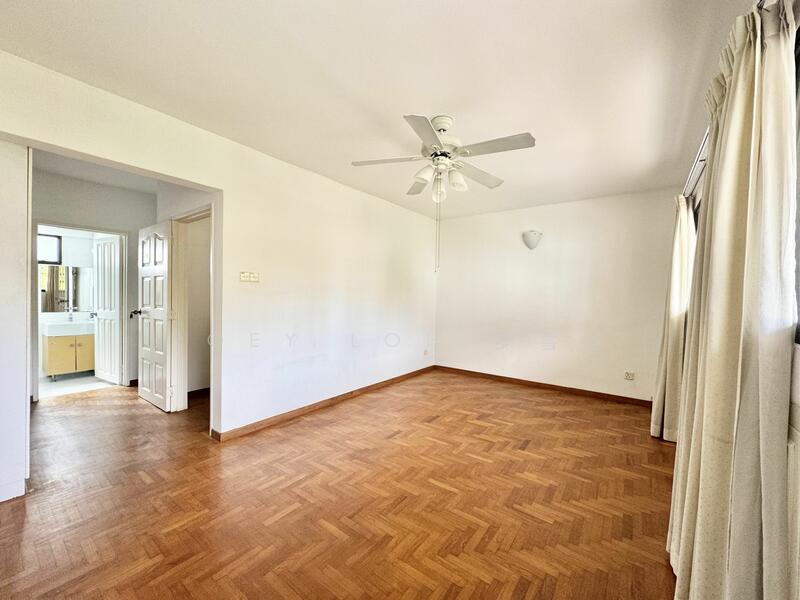 For Rent - Somerset Orchard Spacious 3 Storey House