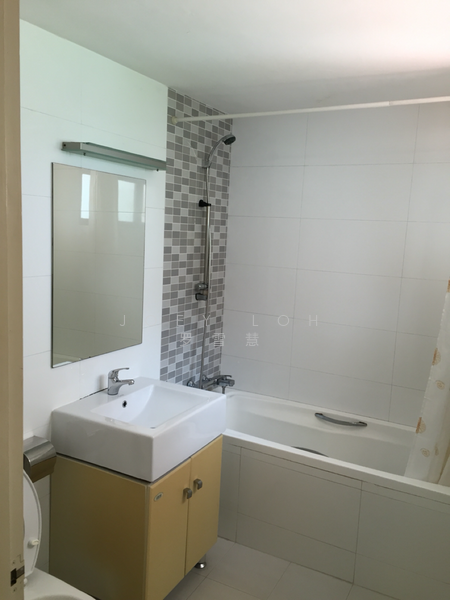 For Rent - Somerset Orchard Spacious 3 Storey House