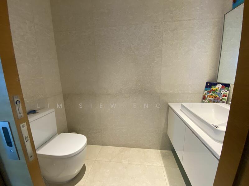 Alba, 8 Cairnhill Rise, 4 Bedrooms, 2,303 sqft, Condominium For Rent, by Lim Siew Eng Sue, 19619219 - Powder Room - PropertyGuru.com.sg