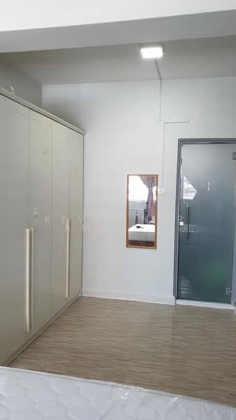 Sherwood Towers, 1 Jalan Anak Bukit, Room Rental, 200 sqft, Apartment For Rent, by Kevin Nur Amin Widjaja, 19619980 - PropertyGuru.com.sg