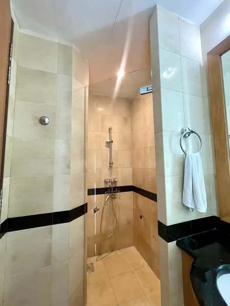 Cuscaden Residences, 26 Cuscaden Road, 3 Bedrooms, 1,485 sqft, Condominium For Rent, by Catherine Yeo, 19634447 - Common room 1 attached bathroom  - PropertyGuru.com.sg