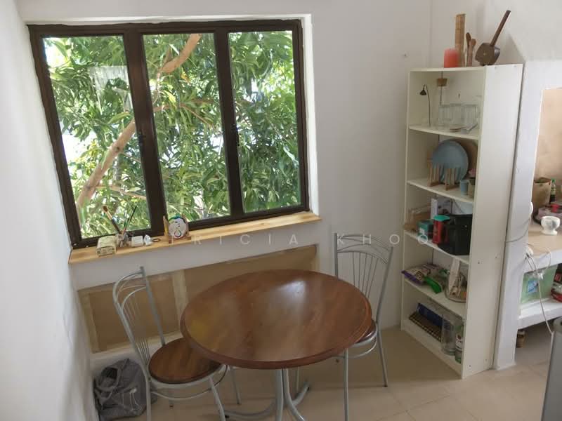 Tiong Bahru Estate / MRT, 79 Chay Yan Street, 1 Bedroom, 650 sqft, HDB Flat For Rent, by Patricia Khoo, 19646602 - Dining Area with Greenery view - PropertyGuru.com.sg
