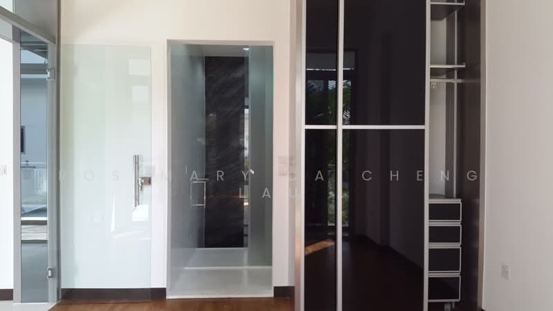 Euhabitat, 212 Jalan Eunos, 1 Bedroom, 624 sqft, Condominium For Rent, by Rosemary Lau, 19659800 - wardrobe and access to bathroom - PropertyGuru.com.sg