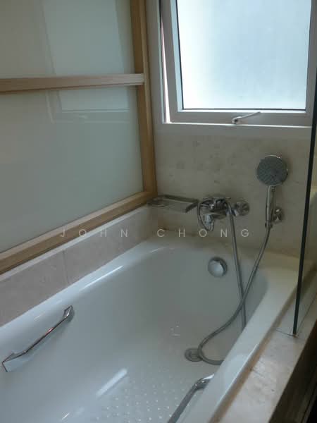 Edelweiss Park Condo, 90 Flora Road, 3 Bedrooms, 1,291 sqft, Condominium For Rent, by John Chong, 19699544 - Master Bathroom Bathtub - PropertyGuru.com.sg