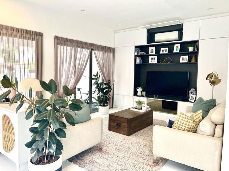 Namly Garden, Tanglin / Holland / Bukit Timah, 4 Bedrooms, 2,400 sqft, Semi-Detached House For Rent, by Rosie Tham, 19703898 - PropertyGuru.com.sg