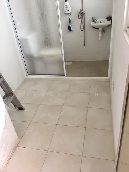 Blossoms @ Woodleigh, 14 Woodleigh Close, 4 Bedrooms, 1,410 sqft, Condominium For Rent, by Bernard Ying, 19713556 - Utility room with attached toilet - PropertyGuru.com.sg