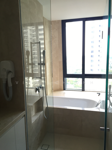 d'Leedon (Former Farrer Court), 5 Leedon Heights, Tanglin / Holland / Bukit Timah, 3 Bedrooms, 1,614 sqft, Condominium For Rent, by Vince Chionh, 19737566 - Master Bedroom Toilet - PropertyGuru.com.sg