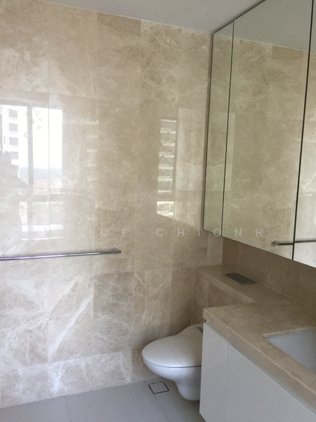 d'Leedon (Former Farrer Court), 5 Leedon Heights, Tanglin / Holland / Bukit Timah, 3 Bedrooms, 1,614 sqft, Condominium For Rent, by Vince Chionh, 19737566 - Master Bedroom Toilet - PropertyGuru.com.sg