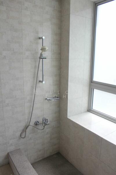 The Lakeshore, 31 Jurong West Street 41, 2 Bedrooms, 871 sqft, Condominium For Rent, by Dillon Loh, 19757550 - Master bathroom - PropertyGuru.com.sg
