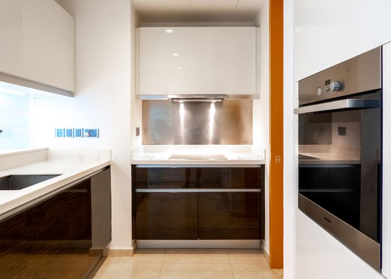 Marina Bay Suites, 3 Central Boulevard, 4 Bedrooms, 2,045 sqft, Apartment For Rent, by Betty Chandra, 19767384 - Fully Equipped Kitchen - PropertyGuru.com.sg