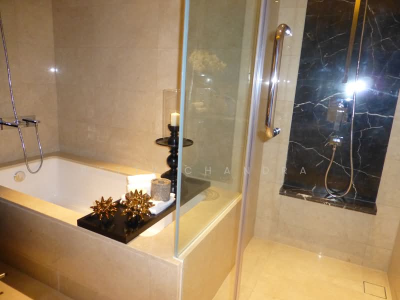 Marina Bay Suites, 3 Central Boulevard, 4 Bedrooms, 2,045 sqft, Apartment For Rent, by Betty Chandra, 19767384 - Master ensuite pic 2 - PropertyGuru.com.sg