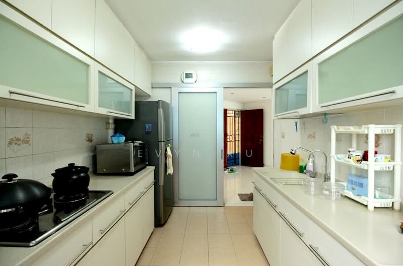 479 Segar Road, 479 Segar Road, 3 Bedrooms, 1,184 sqft, HDB Flat For Rent, by Evyn Xu, 19780660 - Kitchen with ample storage space - PropertyGuru.com.sg