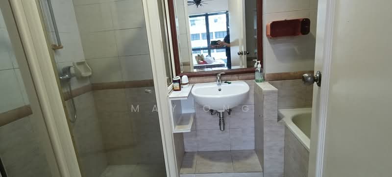 Regent Grove, 50 Choa Chu Kang North 7, 2 Bedrooms, 926 sqft, Condominium For Rent, by May Ong, 19785502 - Master bath - PropertyGuru.com.sg