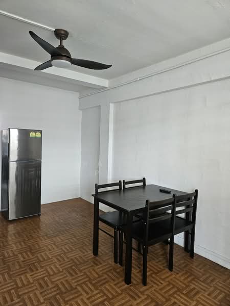 For Rent - 112 Commonwealth Crescent