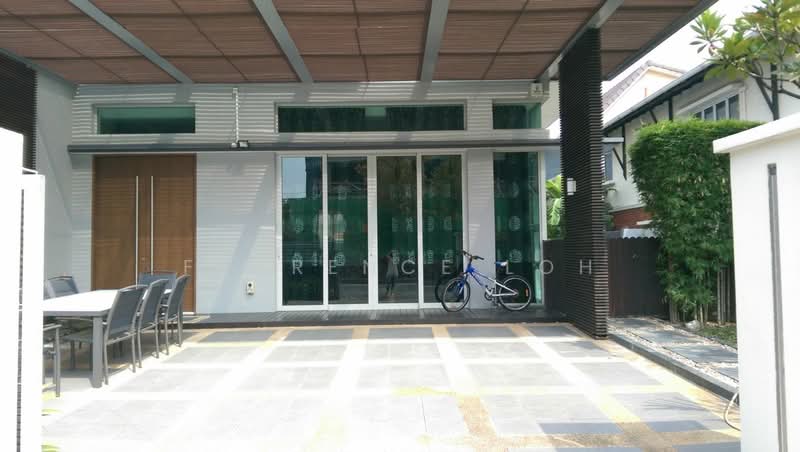 Chartwell Drive, Serangoon Garden Estate, 6 Bedrooms, 5,200 sqft, Semi-Detached House For Rent, by Florence Loh, 19787751 - car porch - PropertyGuru.com.sg