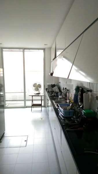 Chartwell Drive, Serangoon Garden Estate, 6 Bedrooms, 5,200 sqft, Semi-Detached House For Rent, by Florence Loh, 19787751 - bedroom - PropertyGuru.com.sg