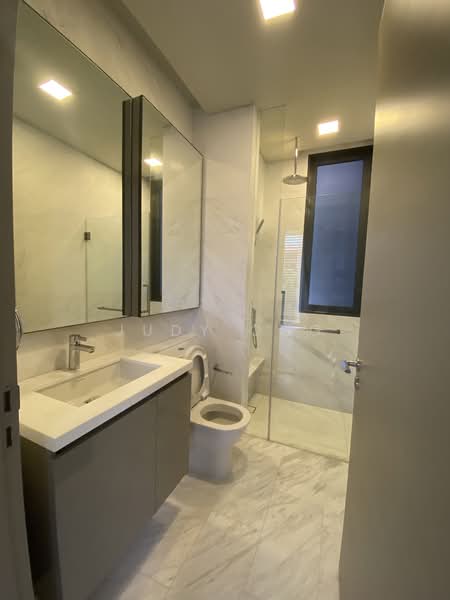 Robin Residences, 5 Robin Drive, 2 Bedrooms, 850 sqft, Condominium For Rent, by Judy Ong, 19796340 - Common bathroom - PropertyGuru.com.sg