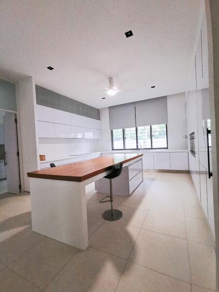 MARYLAND DRIVE GCB GOOD CLASS BUNGALOW, Maryland Drive, Tanglin / Holland / Bukit Timah, 6 Bedrooms, 13,000 sqft, Good Class Bungalow For Rent, by Debbie Kate Loo 鲁美娟, 19817654 - PropertyGuru.com.sg