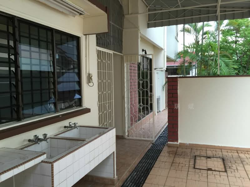 Semi-D@Faber Drive, Faber Drive, 6 Bedrooms, 4,500 sqft, Semi-Detached House For Rent, by Wesley Ho 何瑞斌, 19819746 - Kitchen Access to Side Courtyard - PropertyGuru.com.sg