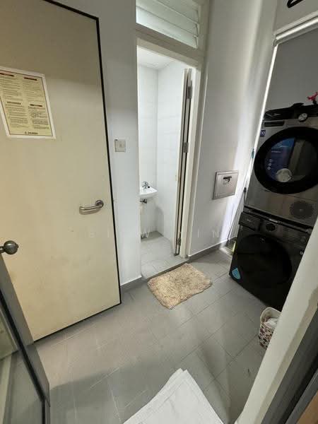 The Waterina, 73 Lorong 40 Geylang, Eunos / Geylang / Paya Lebar, 3 Bedrooms, 1,290 sqft, Apartment For Sale, by Siew Yin Low, 19837791 - Yard | Laundry | Yard bathroom - PropertyGuru.com.sg