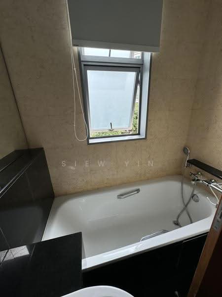 The Waterina, 73 Lorong 40 Geylang, Eunos / Geylang / Paya Lebar, 3 Bedrooms, 1,290 sqft, Apartment For Sale, by Siew Yin Low, 19837791 - Long Bath at Master Bathroom - PropertyGuru.com.sg