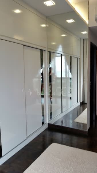 The Bayshore, 34 Bayshore Road, 2 Bedrooms, 1,012 sqft, Condominium For Rent, by Tan Siew Foong, 19853176 - HUGE WARDROBE IN MASTER BEDROOM - PropertyGuru.com.sg