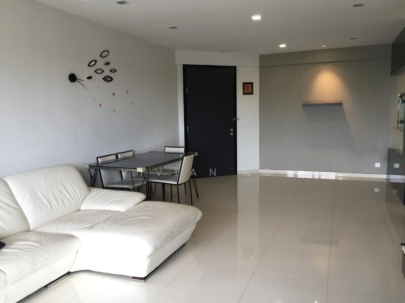 Sommerville Park, 73 Farrer Drive, 3 Bedrooms, 1,302 sqft, Condominium For Rent, by Vivian Ng, 19855952 - Spacious Living room - PropertyGuru.com.sg