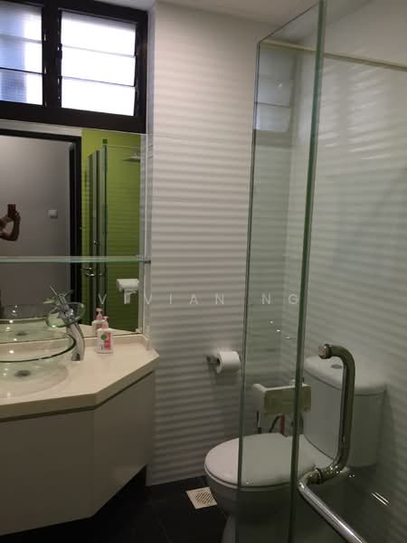 Sommerville Park, 73 Farrer Drive, 3 Bedrooms, 1,302 sqft, Condominium For Rent, by Vivian Ng, 19855952 - Common Bathroom - PropertyGuru.com.sg
