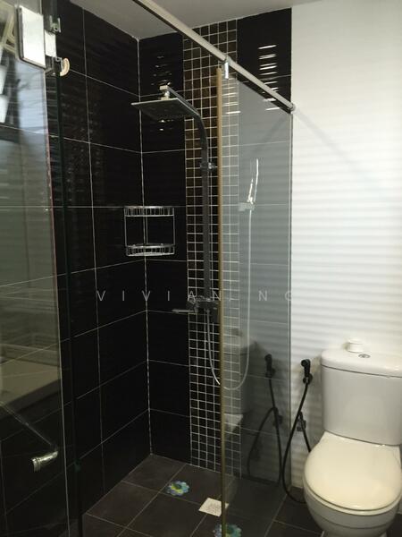 Sommerville Park, 73 Farrer Drive, 3 Bedrooms, 1,302 sqft, Condominium For Rent, by Vivian Ng, 19855952 - Master bedroom Bathroom - PropertyGuru.com.sg