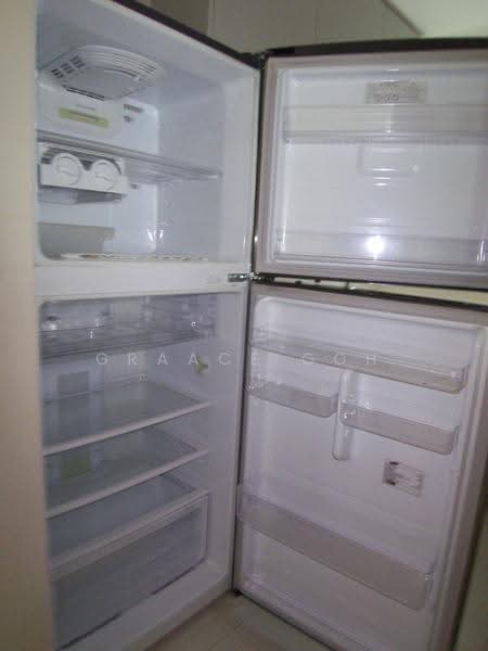 Dakota Residences, 36 Dakota Crescent, Eunos / Geylang / Paya Lebar, 2 Bedrooms, 1,044 sqft, Condominium For Rent, by Graace Goh, 19869461 - Refrigerator in the kitchen - PropertyGuru.com.sg