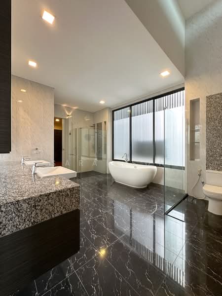 Medway Drive, Medway Drive, 5 Bedrooms, 8,000 sqft, Semi-Detached House For Rent, by Sarah Sun, 19900403 - PropertyGuru.com.sg