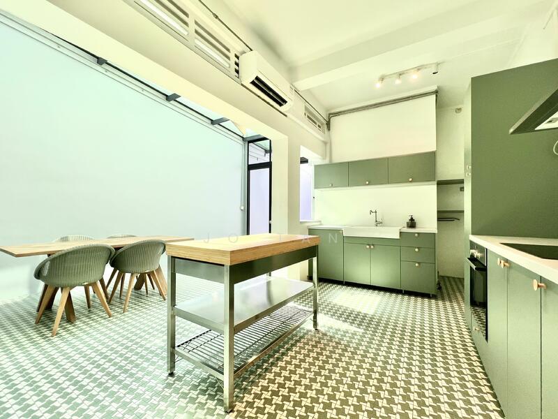 For Rent - RARE TIONG BAHRU PREWAR CONSERVATION- BIG OUTDOOR AREA