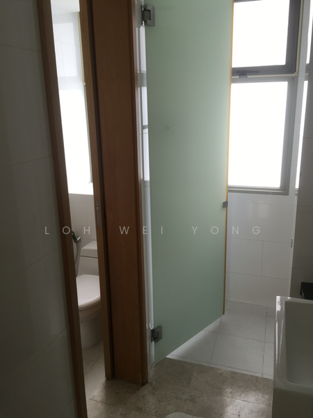 Common Bathroom-Separate Shower