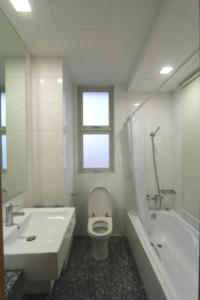 Visioncrest, 37 Oxley Rise, 2 Bedrooms, 904 sqft, Condominium For Rent, by Gwendelene (Wendy) Chew, 19918858 - Master Bathroom - PropertyGuru.com.sg