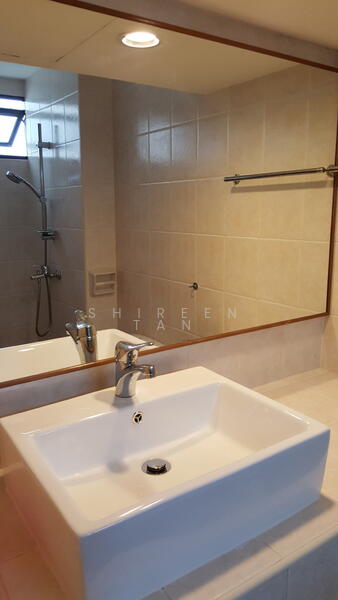 Attached Bath @Bedroom 2