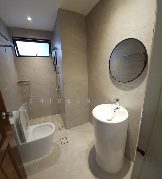 Allsworth Park, 361 Holland Road, 3 Bedrooms, 1,959 sqft, Condominium For Rent, by Shireen Tan, 19935586 - Common bathroom - PropertyGuru.com.sg