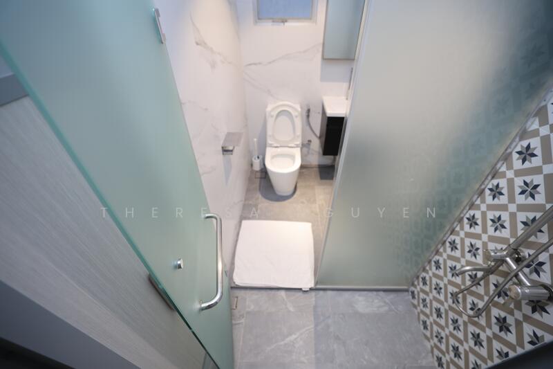 Bathroom on the 2nd floor