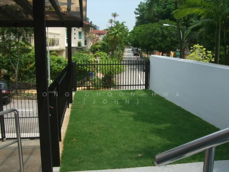 26 Mount Sinai Avenue, Mt Sinai Avenue, 5 Bedrooms, 3,000 sqft, Semi-Detached House For Rent, by Ong Choon-Hwa (John), 19965673 - Sideyard on left - PropertyGuru.com.sg