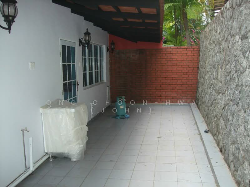 26 Mount Sinai Avenue, Mt Sinai Avenue, 5 Bedrooms, 3,000 sqft, Semi-Detached House For Rent, by Ong Choon-Hwa (John), 19965673 - Tiled backyard for low maintenance - PropertyGuru.com.sg