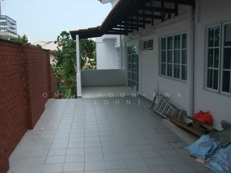 26 Mount Sinai Avenue, Mt Sinai Avenue, 5 Bedrooms, 3,000 sqft, Semi-Detached House For Rent, by Ong Choon-Hwa (John), 19965673 - Tiled sideyard outside dining area - PropertyGuru.com.sg