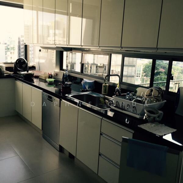 big and bright kitchen