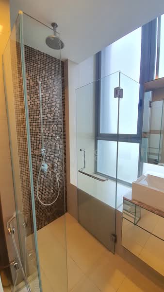 Angullia Park Residences @ Orchard, 5 Cuscaden Walk, 3 Bedrooms, 1,001 sqft, Apartment For Rent, by Heng Heng, 19983212 - common bathroom - PropertyGuru.com.sg
